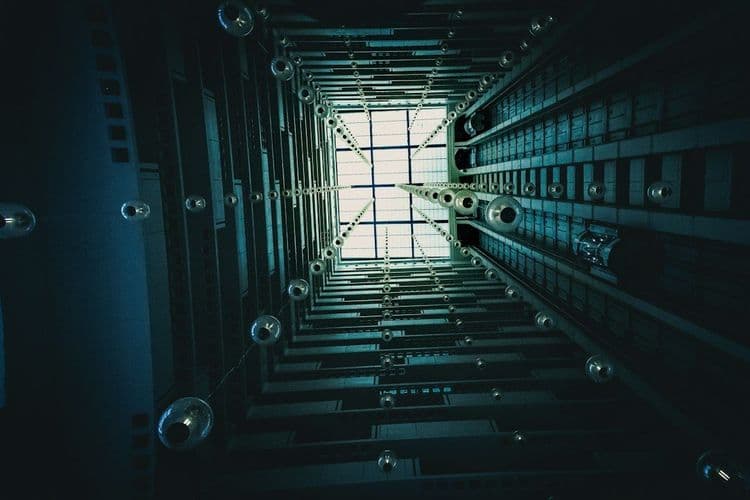 Arquitectura AWS: Columna Vertebral de la IA y el Software a Medida