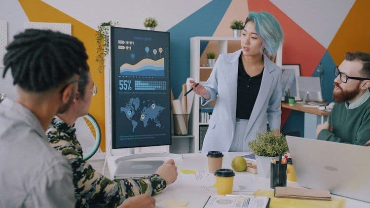 Sistemas a Medida: El Imperativo de la Inteligencia Artificial Empresarial Sistemas a Medida: El Imperativo de la Inteligencia Artificial Empresarial